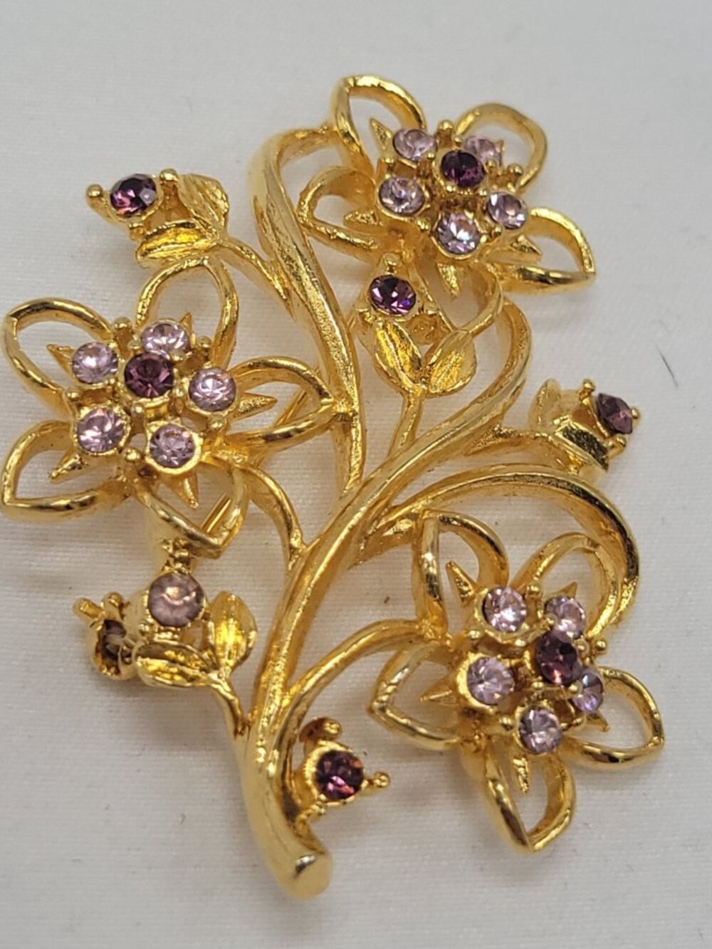 Gold-Tone Floral Brooch With Purple Rhinestones 2" Vintage Pin Jewelry - Picture 6 of 11